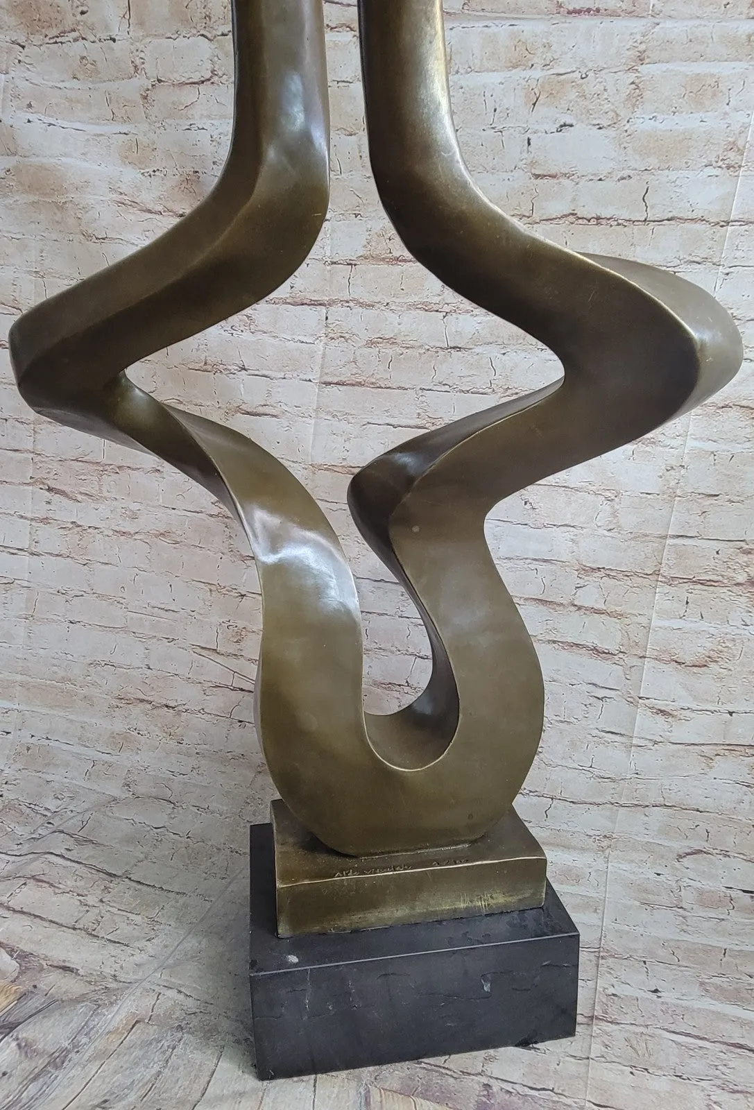 100% Solid Bronze Surrealistic Chic Design Home Office Decoration Figurine Figure