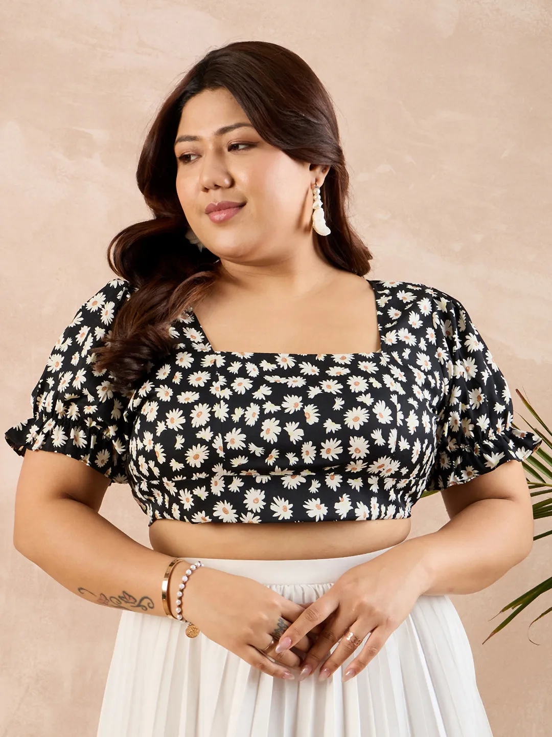 Berrylush Curve Women Black & White Floral Printed Square Neck Puff Sleeves Backless Tie-Up Cropped Top