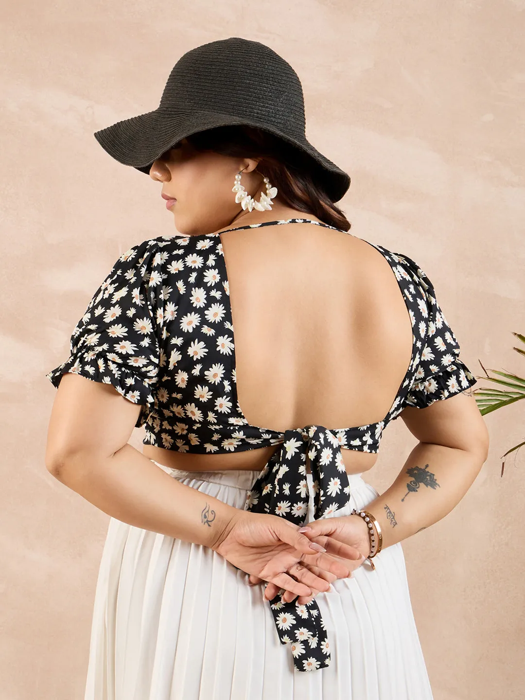 Berrylush Curve Women Black & White Floral Printed Square Neck Puff Sleeves Backless Tie-Up Cropped Top