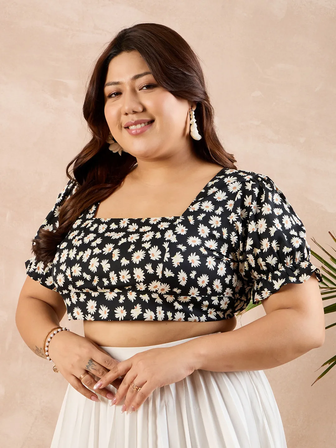 Berrylush Curve Women Black & White Floral Printed Square Neck Puff Sleeves Backless Tie-Up Cropped Top