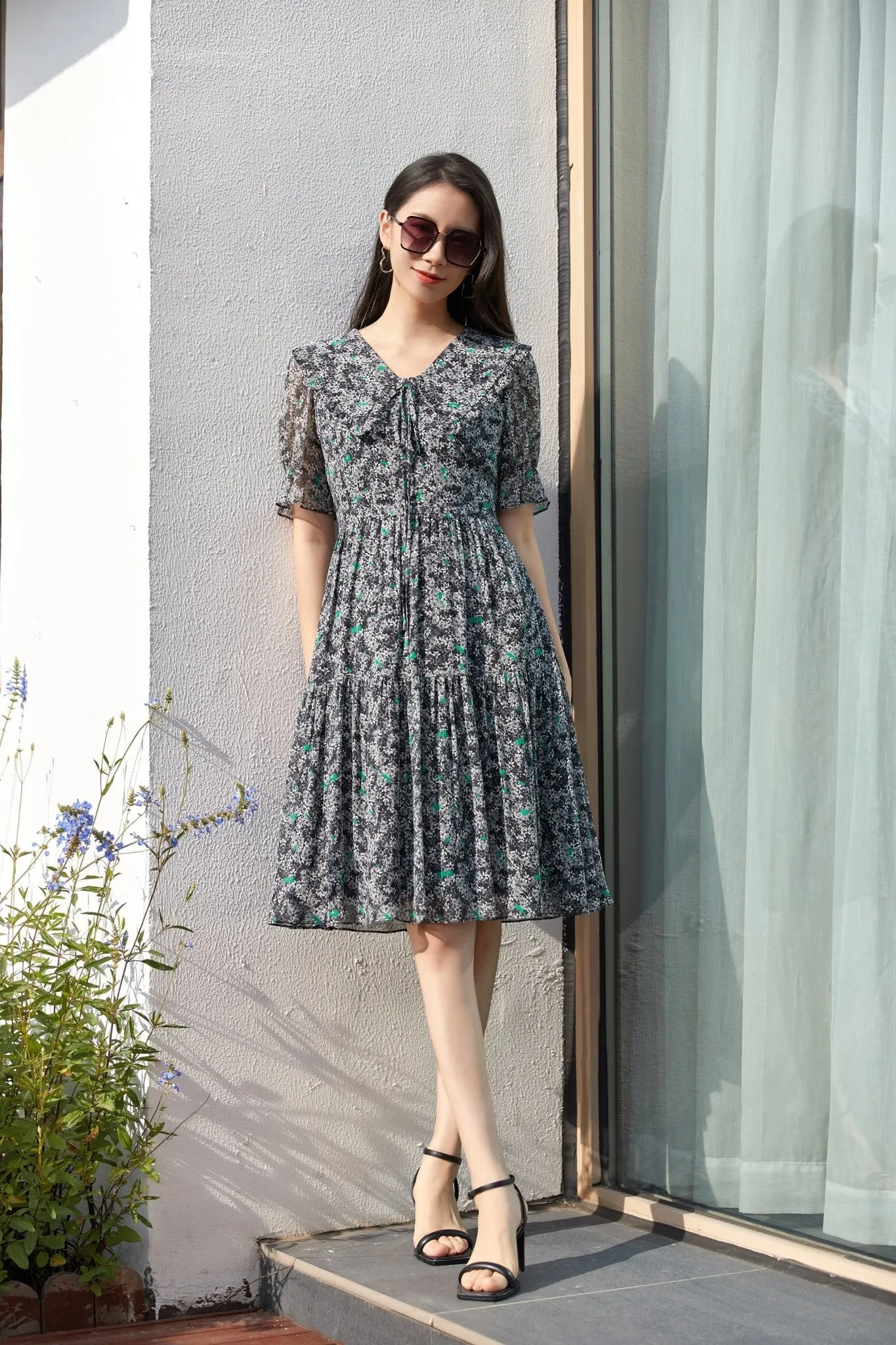 Ditsy Floral Pleated Lace Collar Midi Dresses