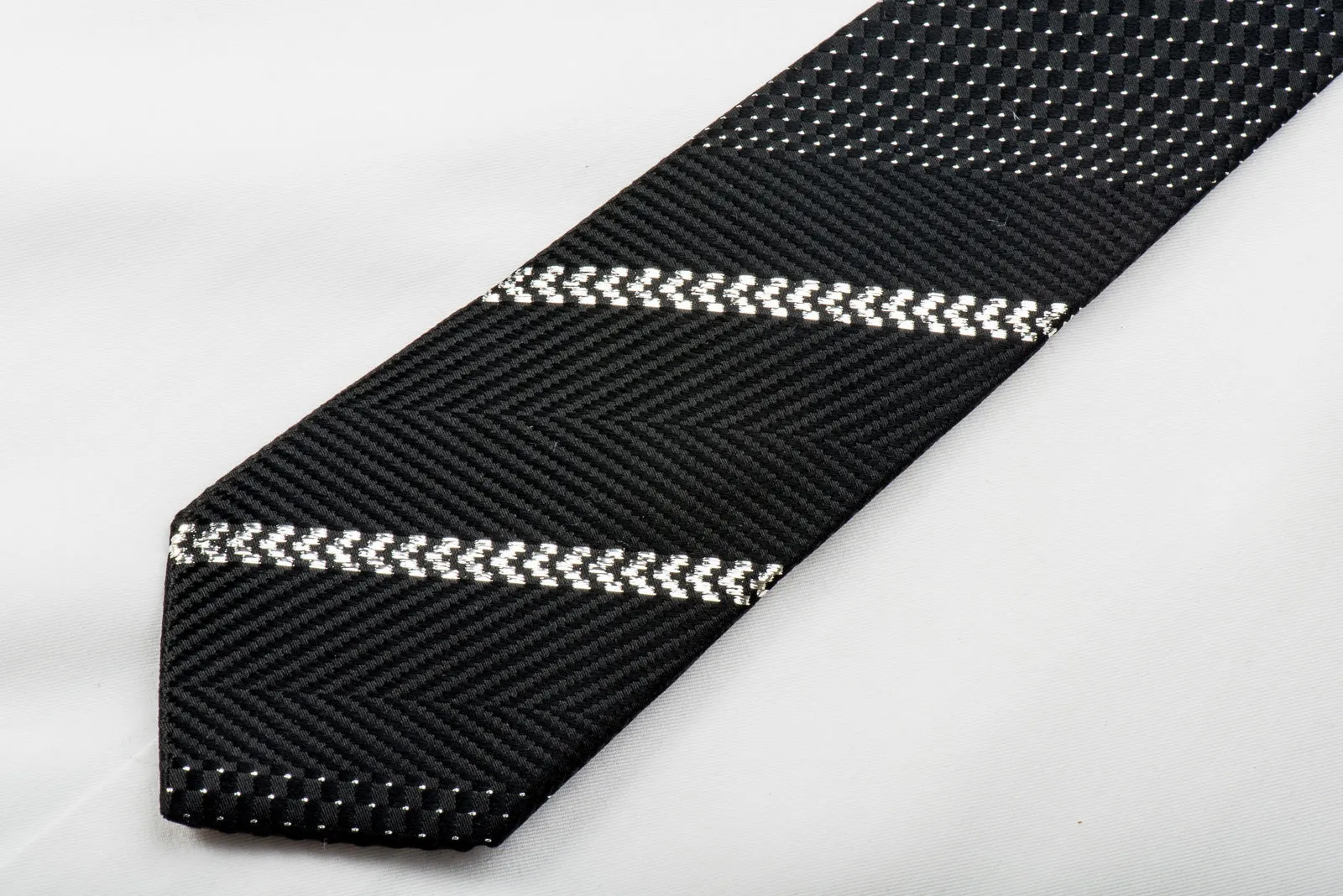 ZioZia Men's Skinny Silk Tie Silver Stripes & Micro Dots On Black